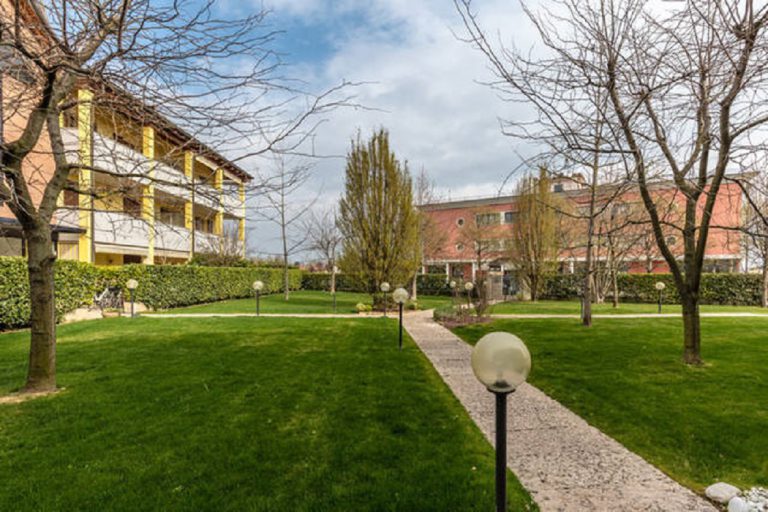 Rosaria's Home in Desenzano and Sirmione - Exterior Common area - Garden