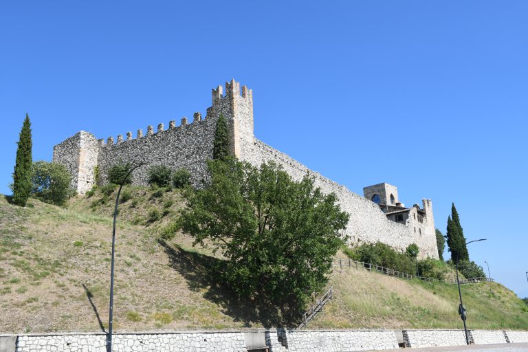 Alice's Nest Villa in Padenghe - Sorroundings Castle of Padenghe