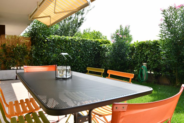 SIMONA'S HOME Apartment in Desenzano and Sirmione - Private Garden Relax area