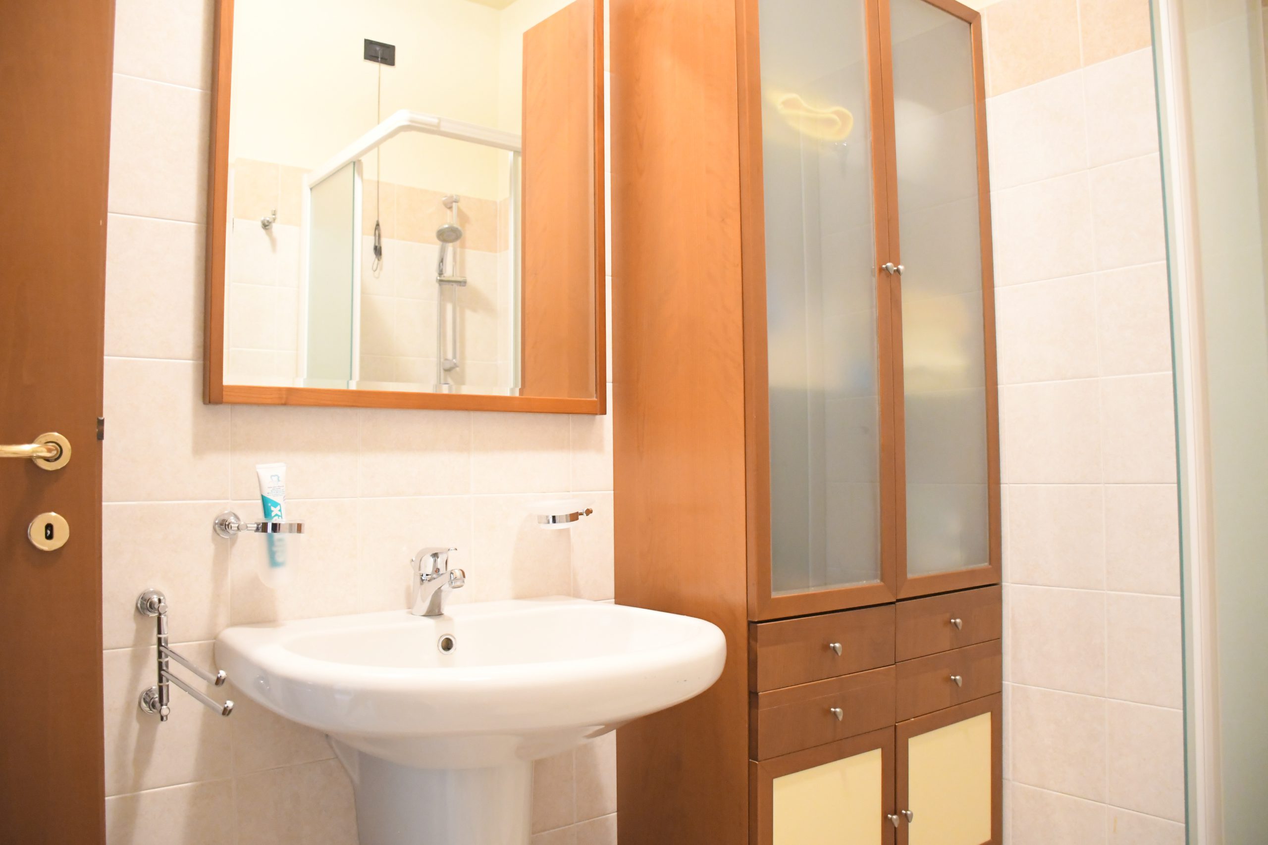 SIMONA'S HOME Apartment in Desenzano and Sirmione - Bathroom Sink