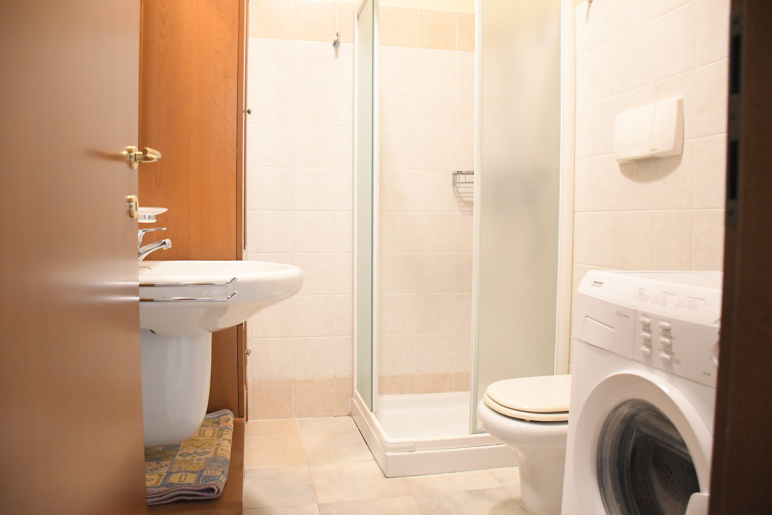 SIMONA'S HOME Apartment in Desenzano and Sirmione - Bathroom Shower