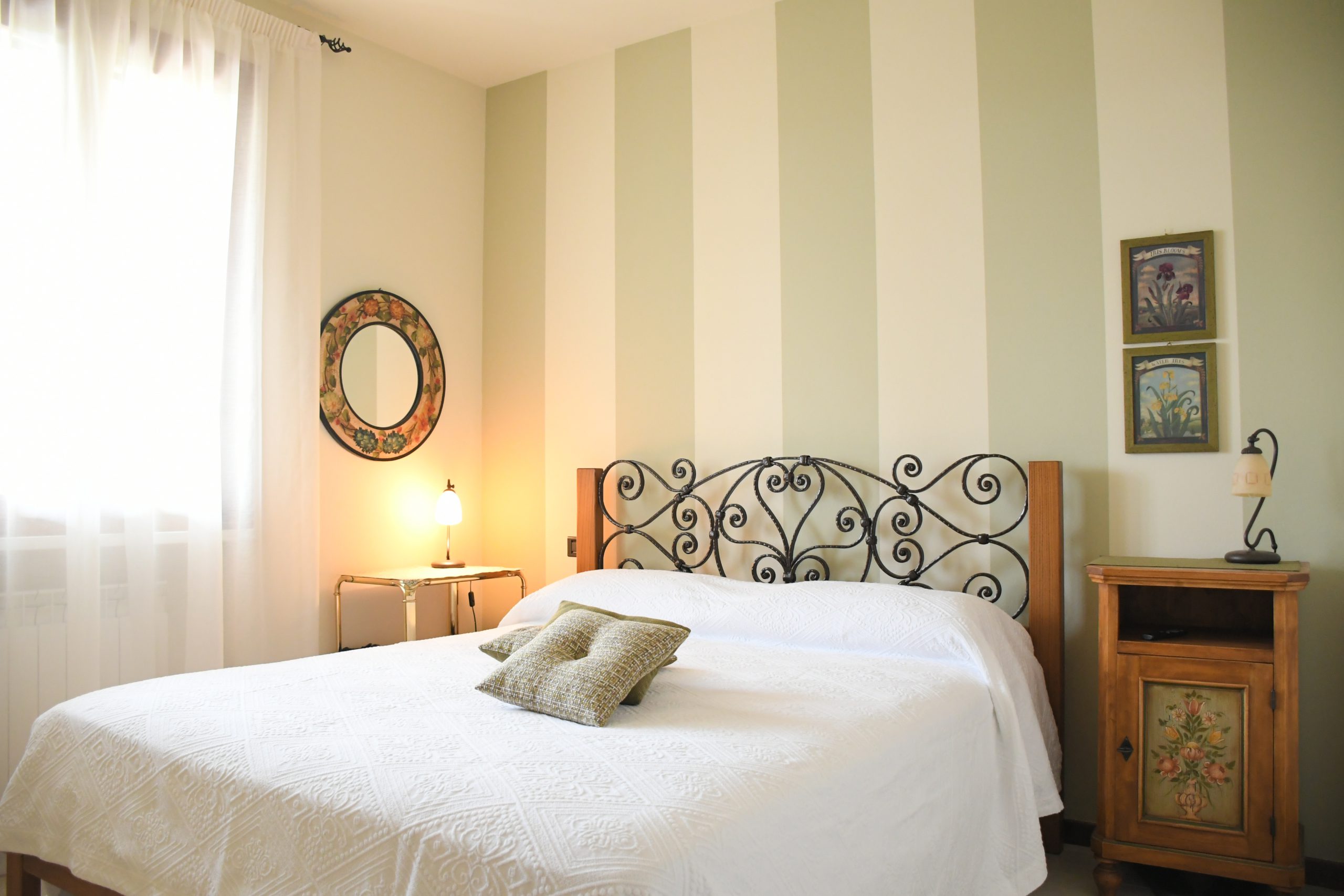 SIMONA'S HOME Apartment in Desenzano and Sirmione - Bedroom King size bed